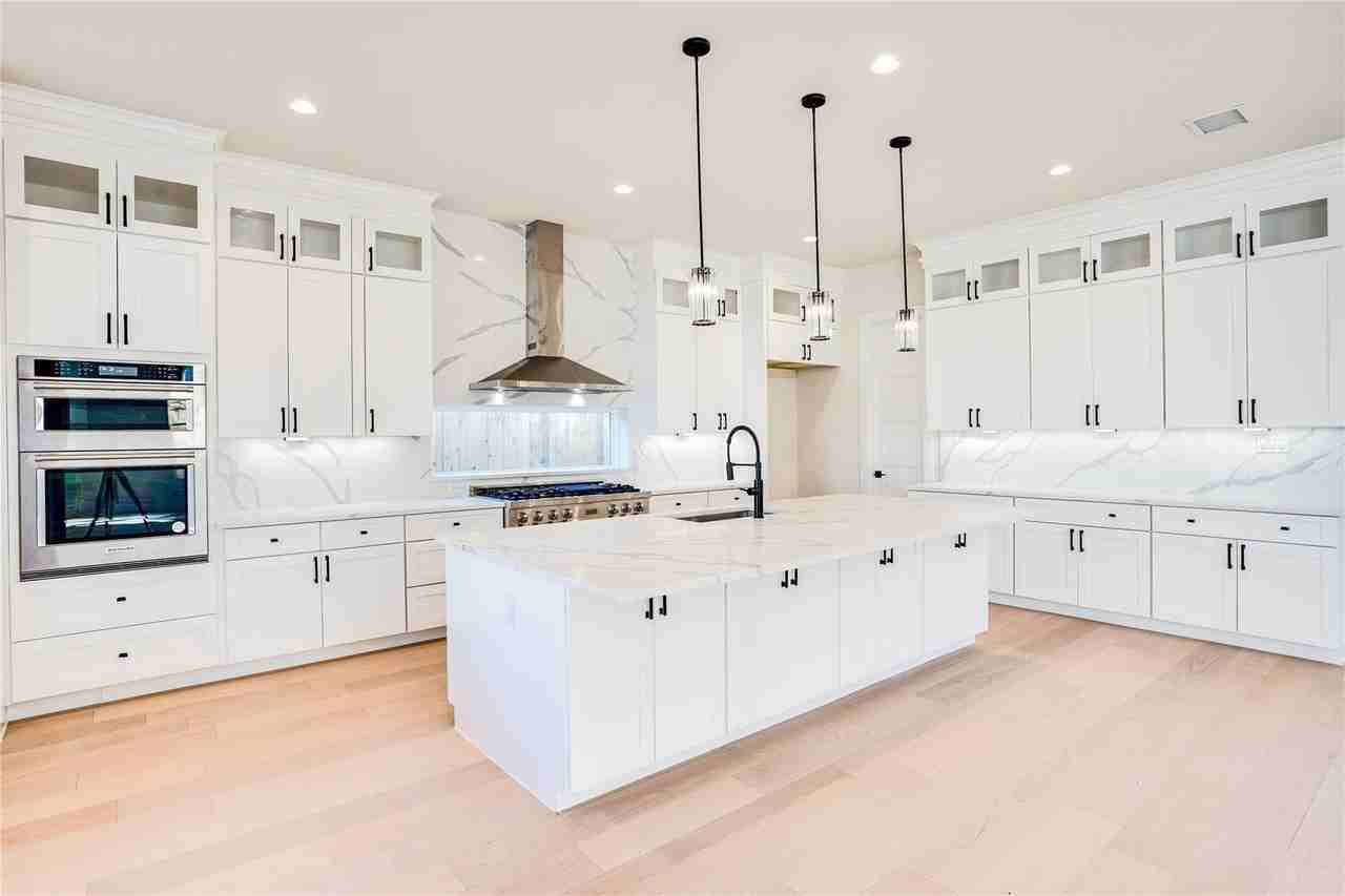 3611 S Versailles Ave - Photo 6 of 31