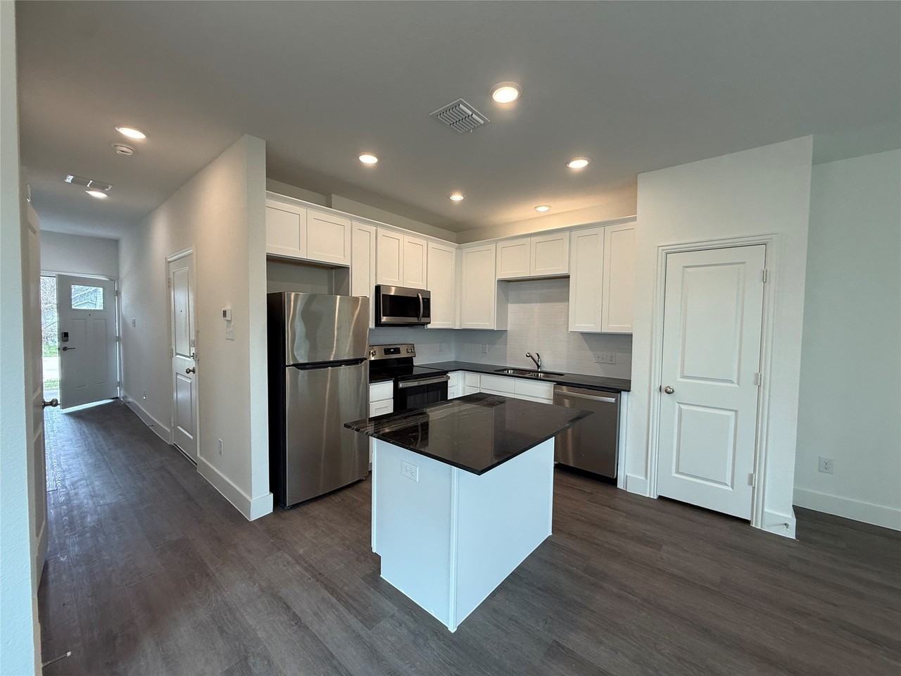 412 E 7th St #2 - Photo 3 of 20