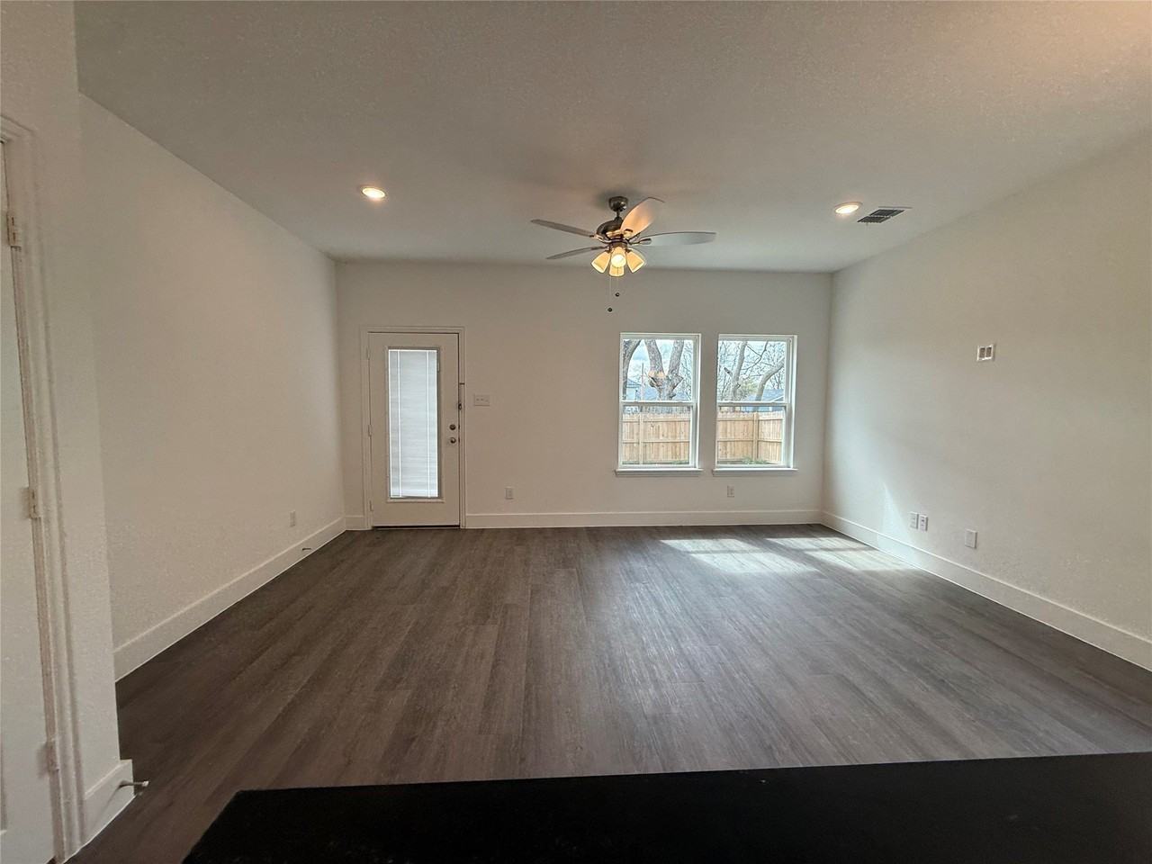 412 E 7th St #2 - Photo 4 of 20
