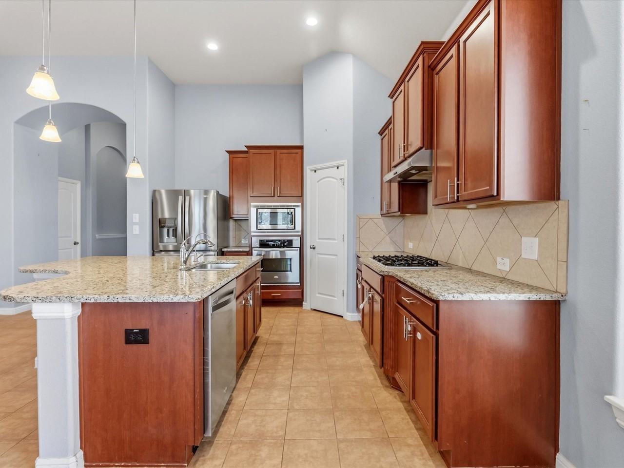 4114 Lee Hutson Dr - Photo 3 of 31