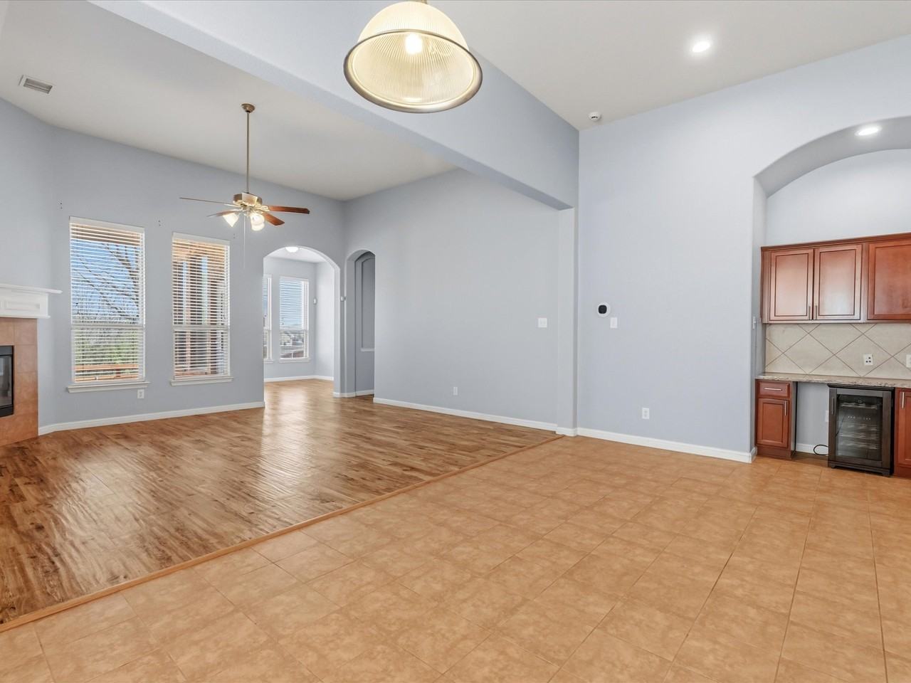 4114 Lee Hutson Dr - Photo 5 of 31
