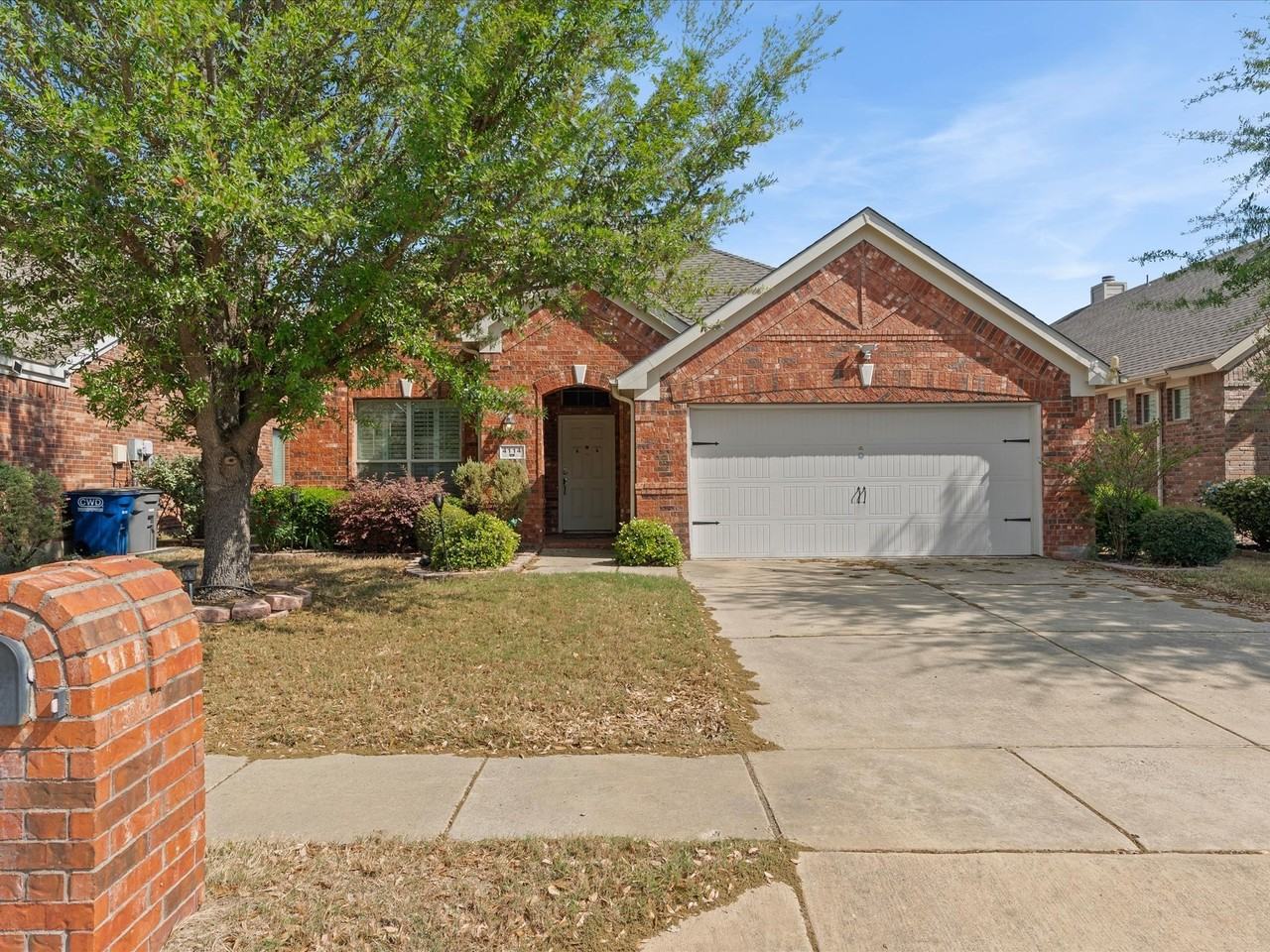 4114 Lee Hutson Dr - Photo 7 of 31