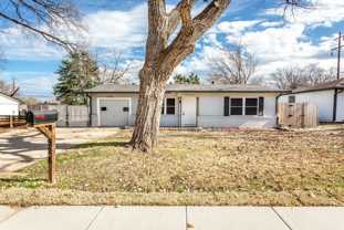 926 Powell Rd - Photo 1 of 1