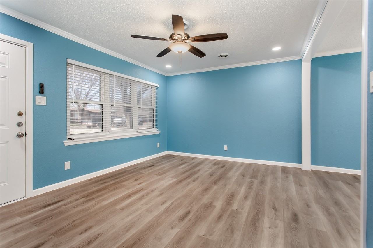 926 Powell Rd - Photo 6 of 16