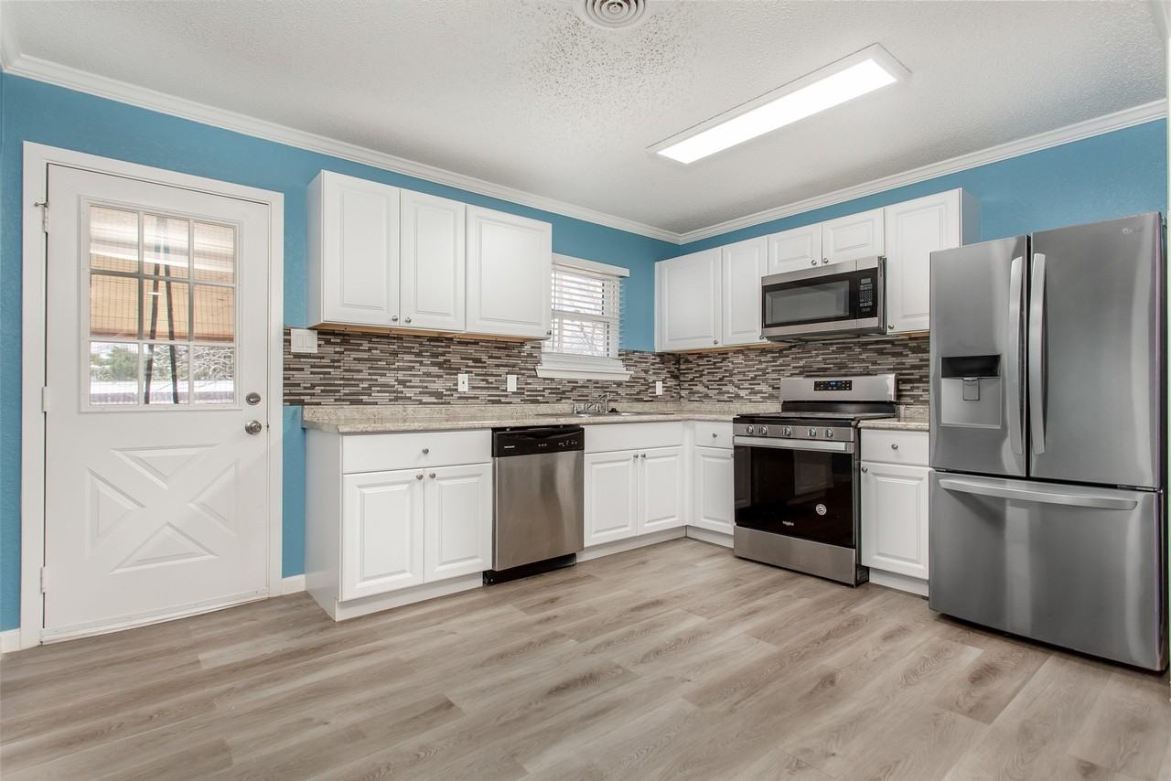926 Powell Rd - Photo 7 of 16