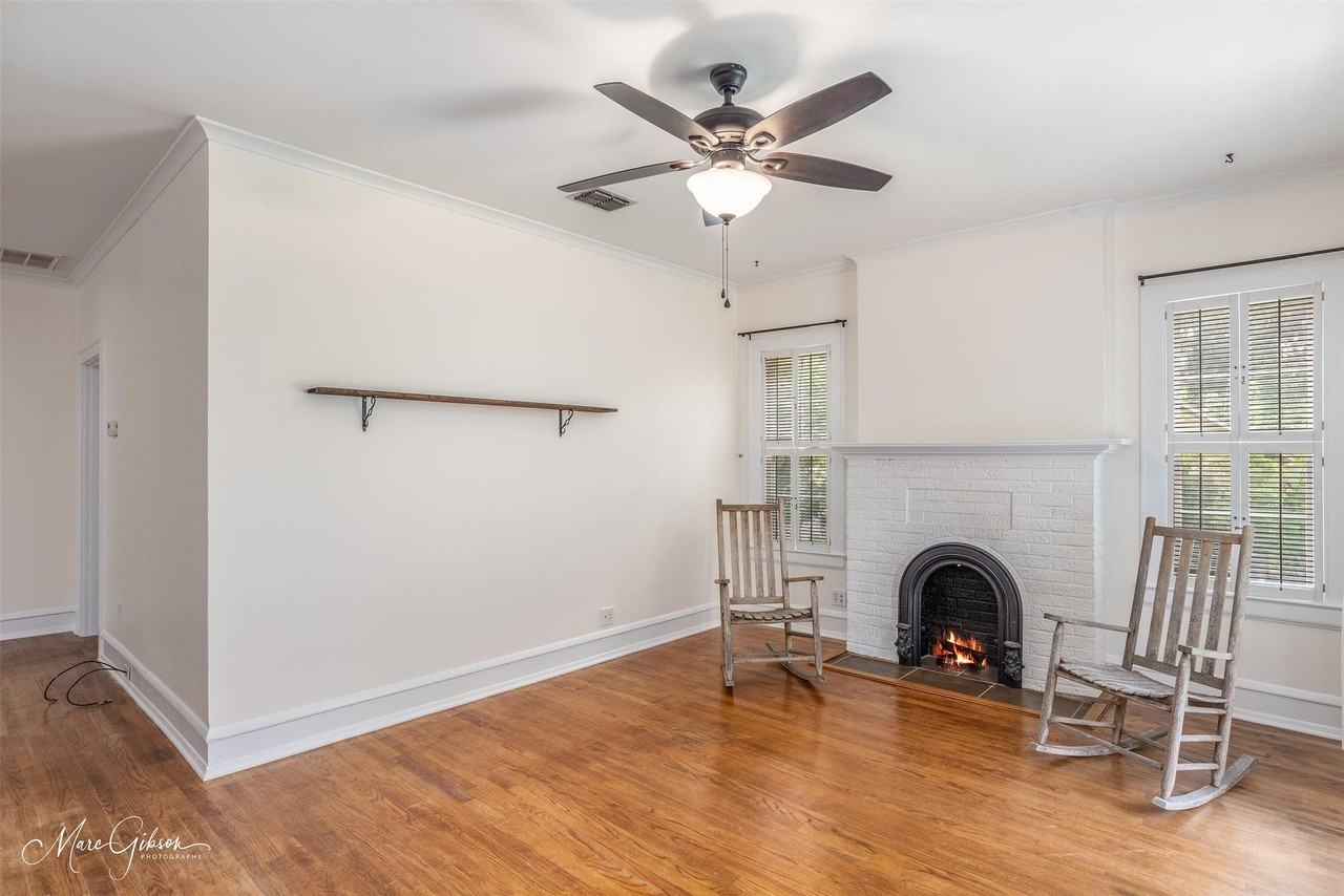 3827 Baltimore Ave - Photo 4 of 20