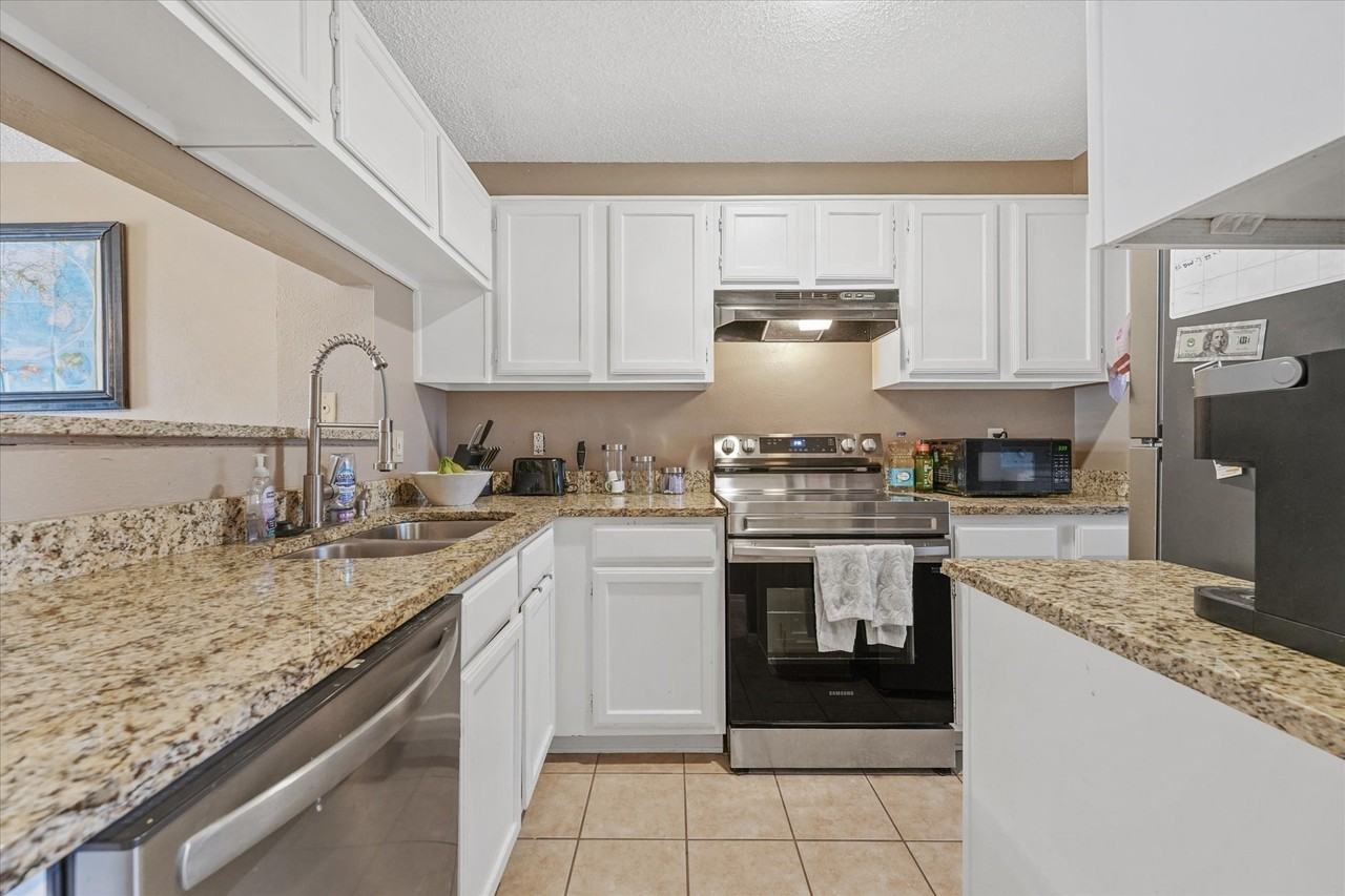 621 Carriagehouse Ln #2 - Photo 6 of 16