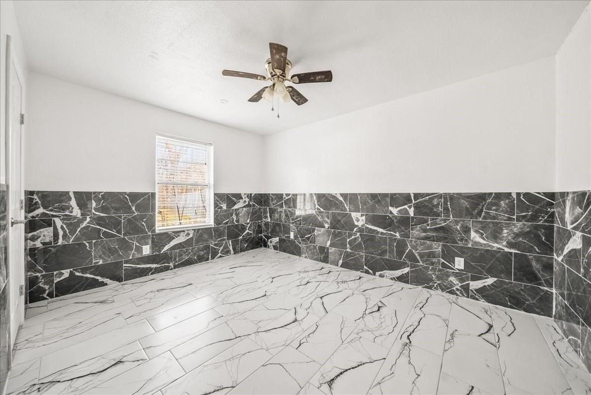 5507 Alexander St - Photo 4 of 18