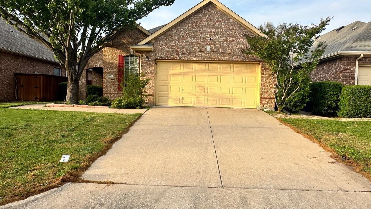 8905 Edinburgh Ln