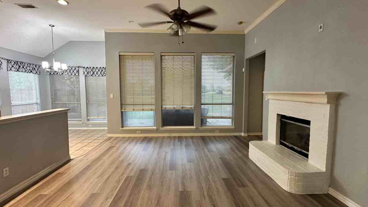 8905 Edinburgh Ln - Photo 6 of 33