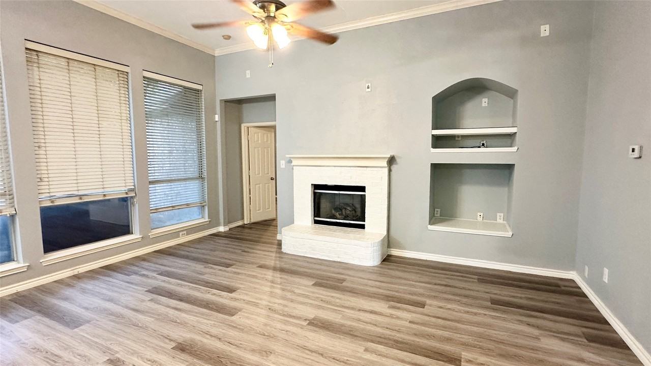 8905 Edinburgh Ln - Photo 7 of 33