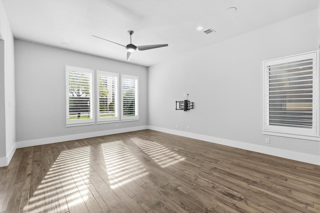 7812 Merit Ln - Photo 5 of 34