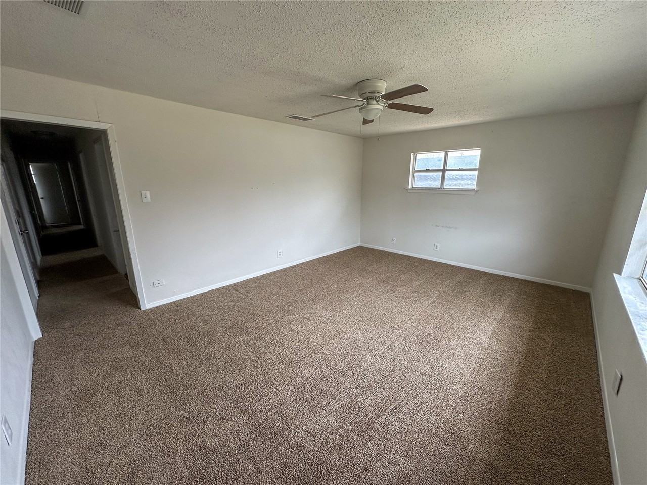 1016 W Gandy St #4 - Photo 3 of 11