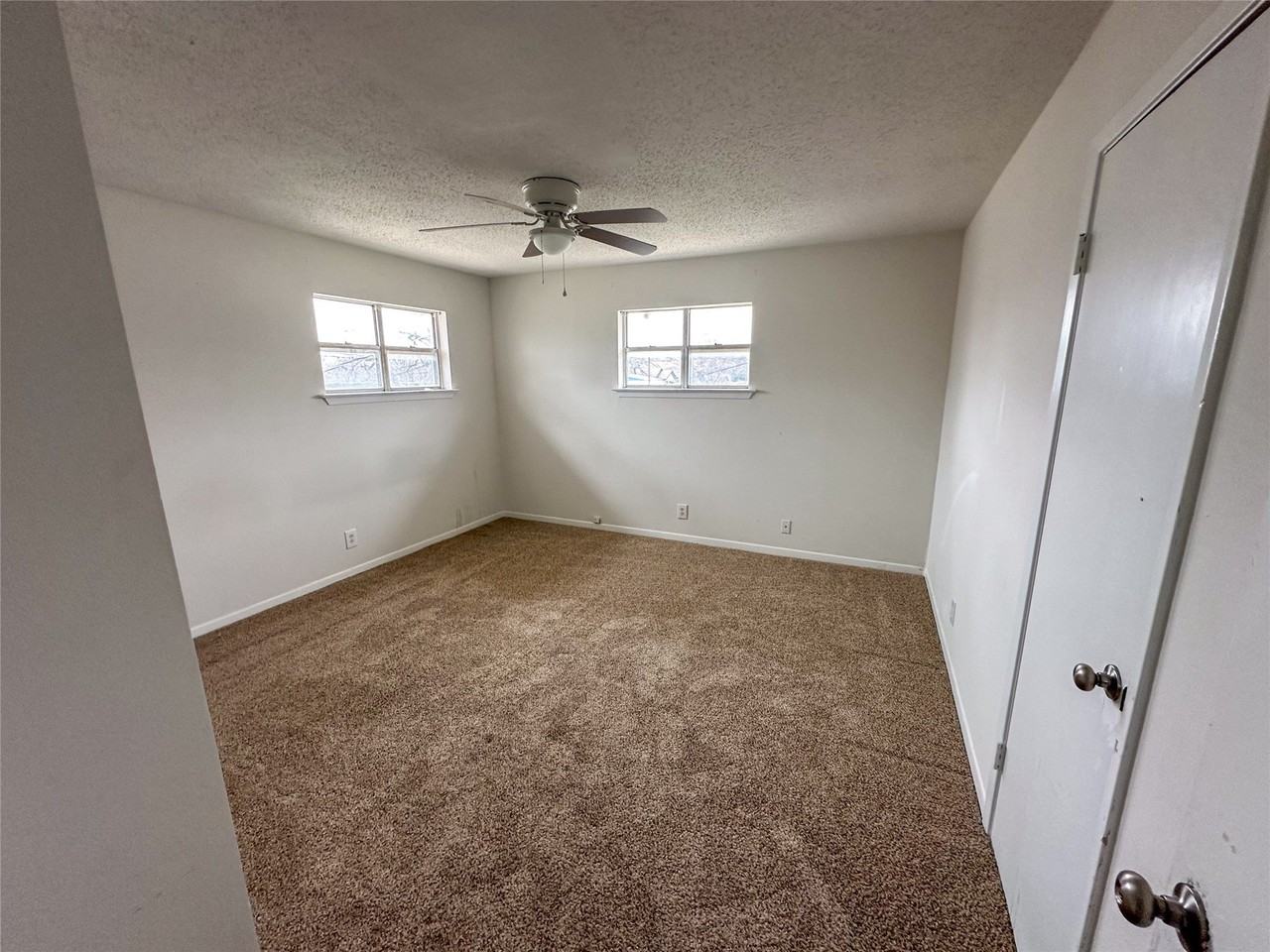 1016 W Gandy St #4 - Photo 5 of 11