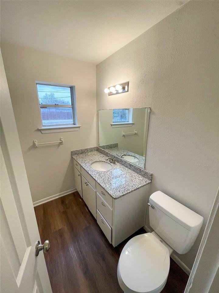 1016 W Gandy St #4 - Photo 7 of 11