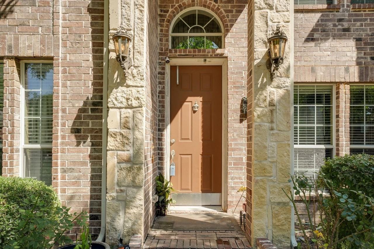 10153 Ferry Farm Ln - Photo 3 of 40
