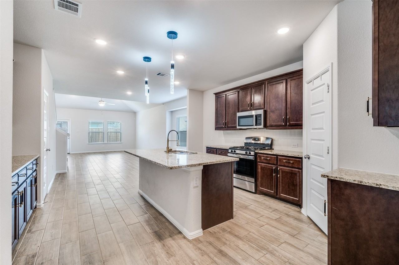 14149 Danesdale Dr - Photo 5 of 25