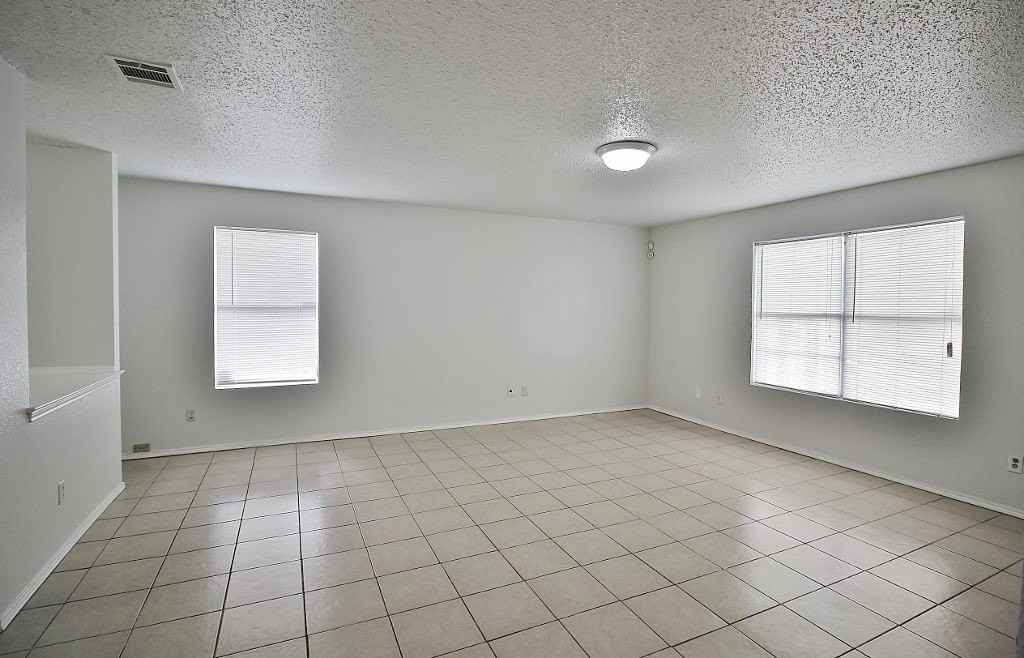 3325 Tioga St - Photo 5 of 23