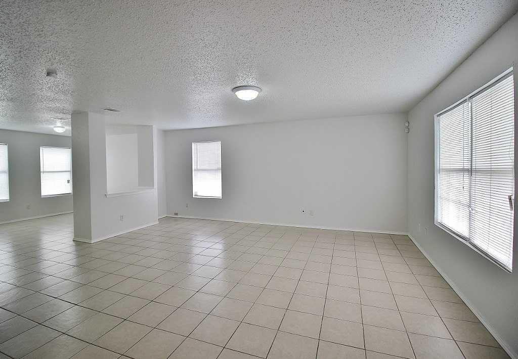 3325 Tioga St - Photo 6 of 23