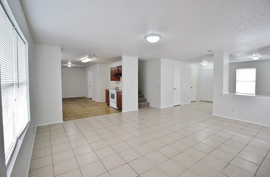 3325 Tioga St - Photo 7 of 23