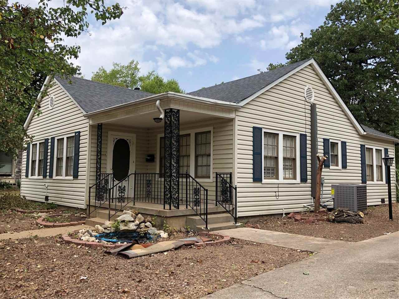 2517 Honeysuckle Ave