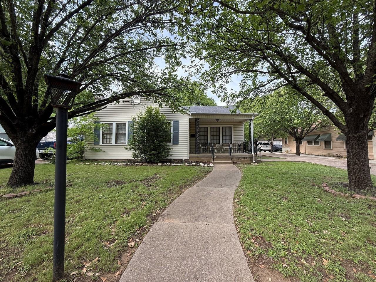 2517 Honeysuckle Ave - Photo 2 of 40