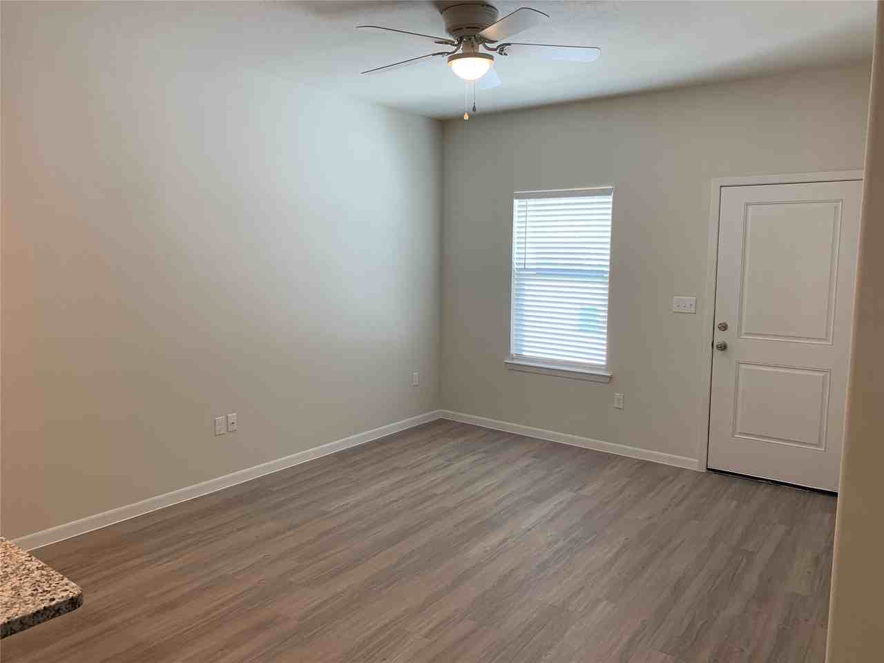 2313 N Hickory St - Photo 3 of 9