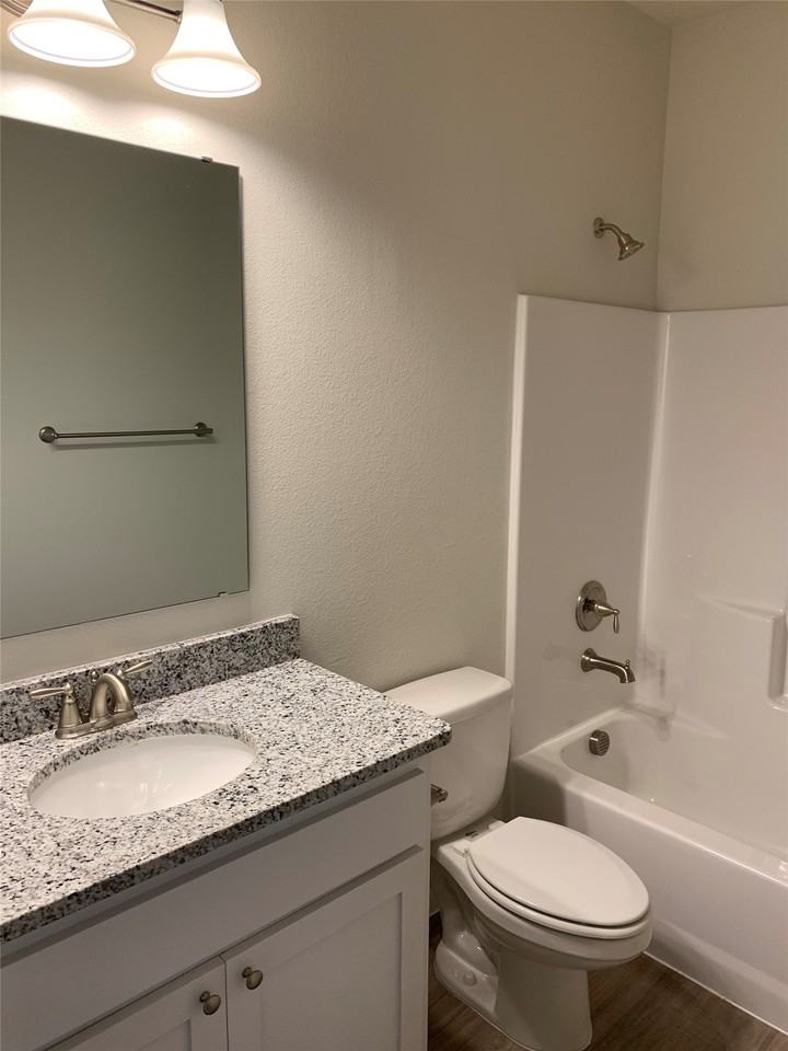2313 N Hickory St - Photo 5 of 9