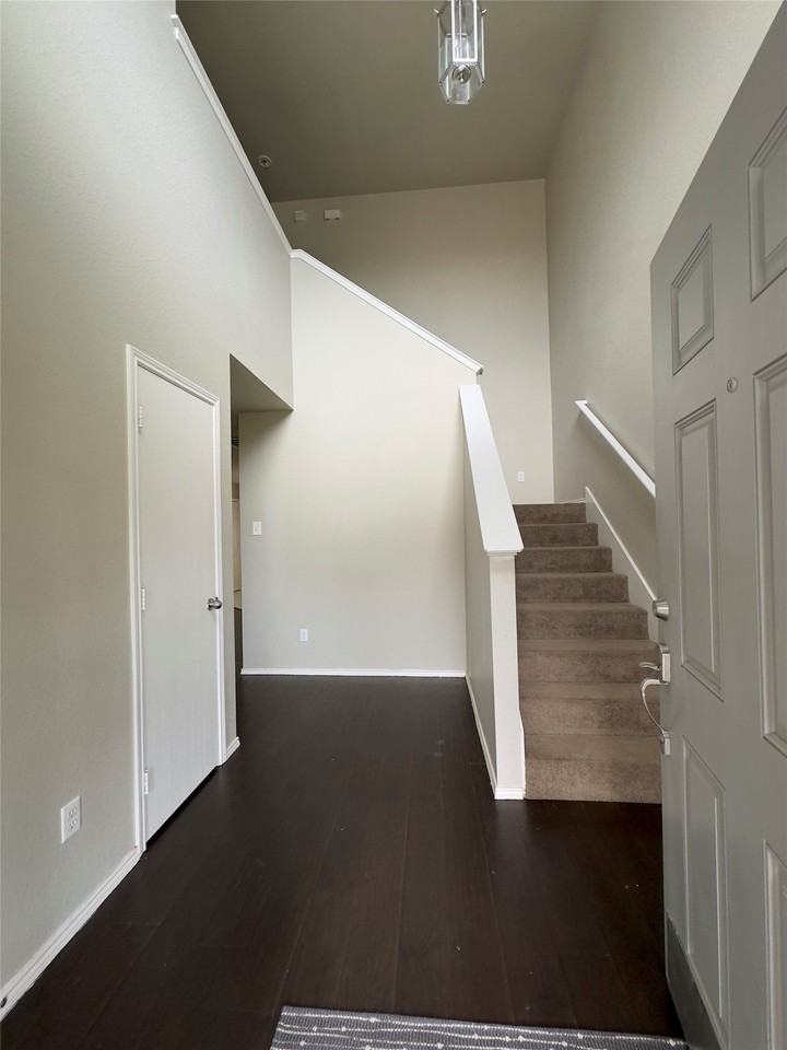 3509 Apple Valley Way - Photo 3 of 8