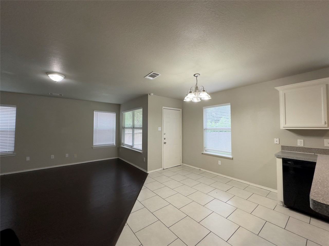 3509 Apple Valley Way - Photo 5 of 8