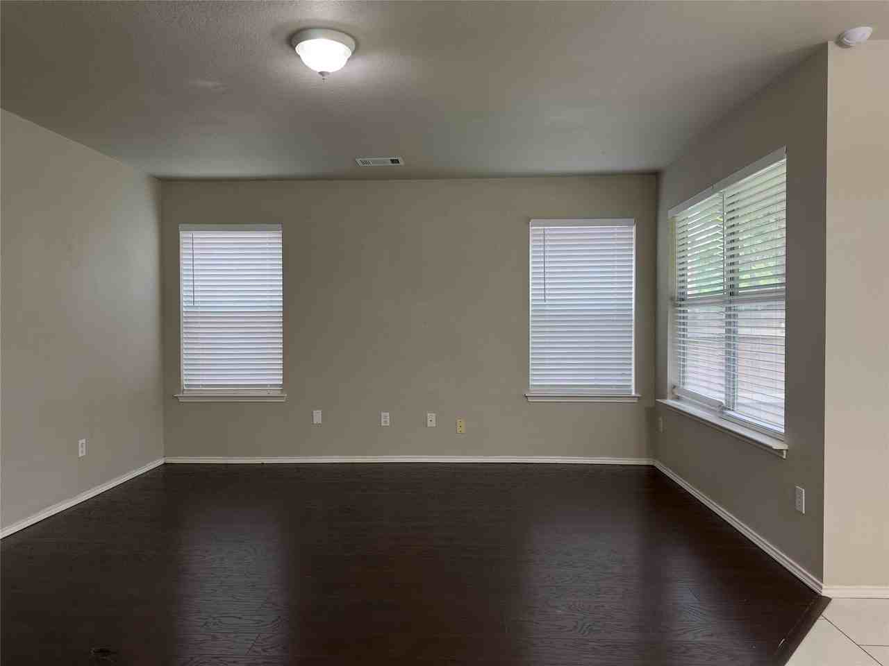 3509 Apple Valley Way - Photo 7 of 8