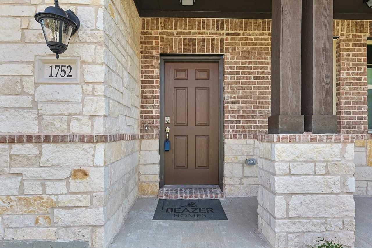 1752 Blakely Pl - Photo 4 of 29