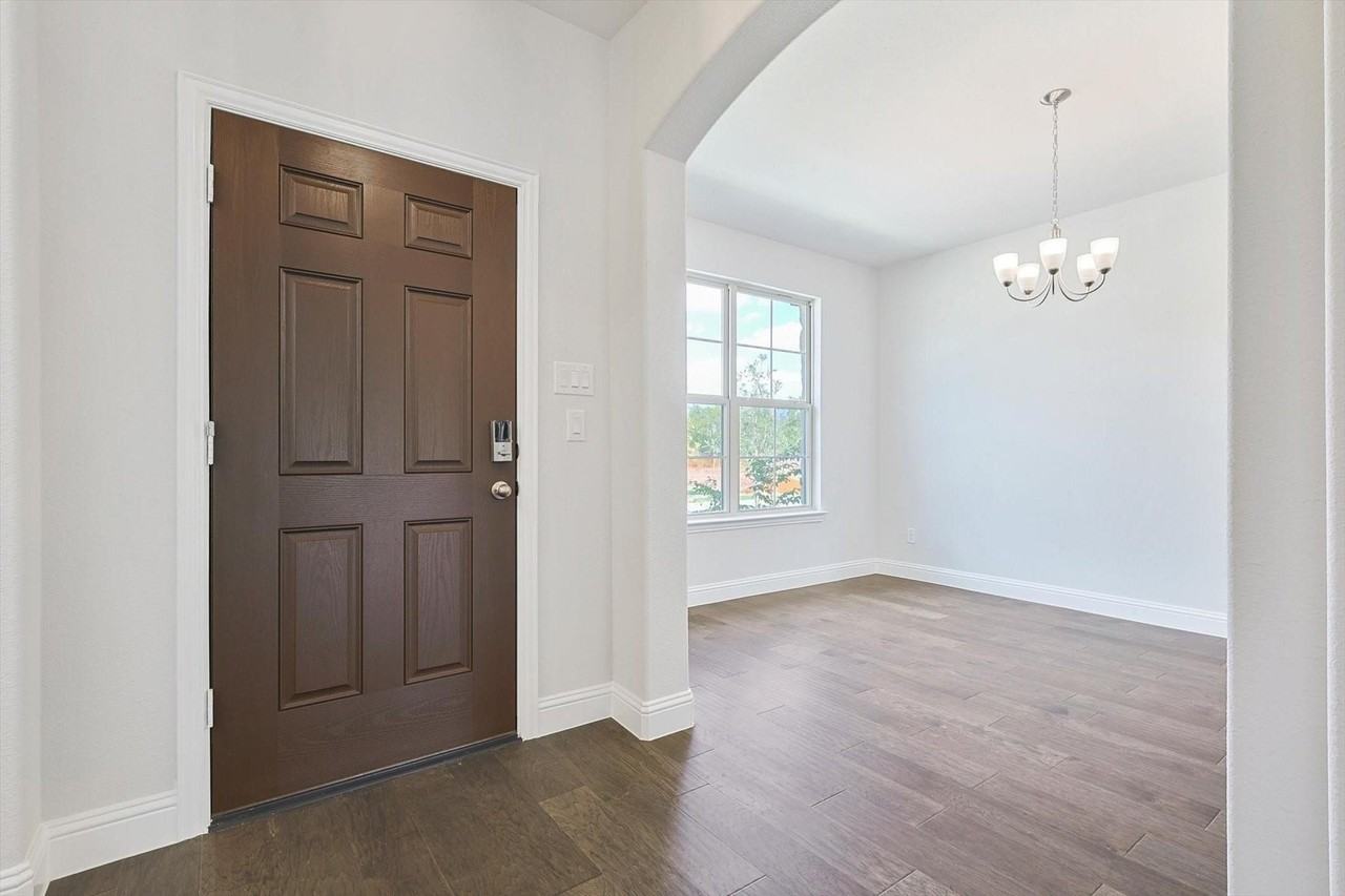 1752 Blakely Pl - Photo 5 of 29
