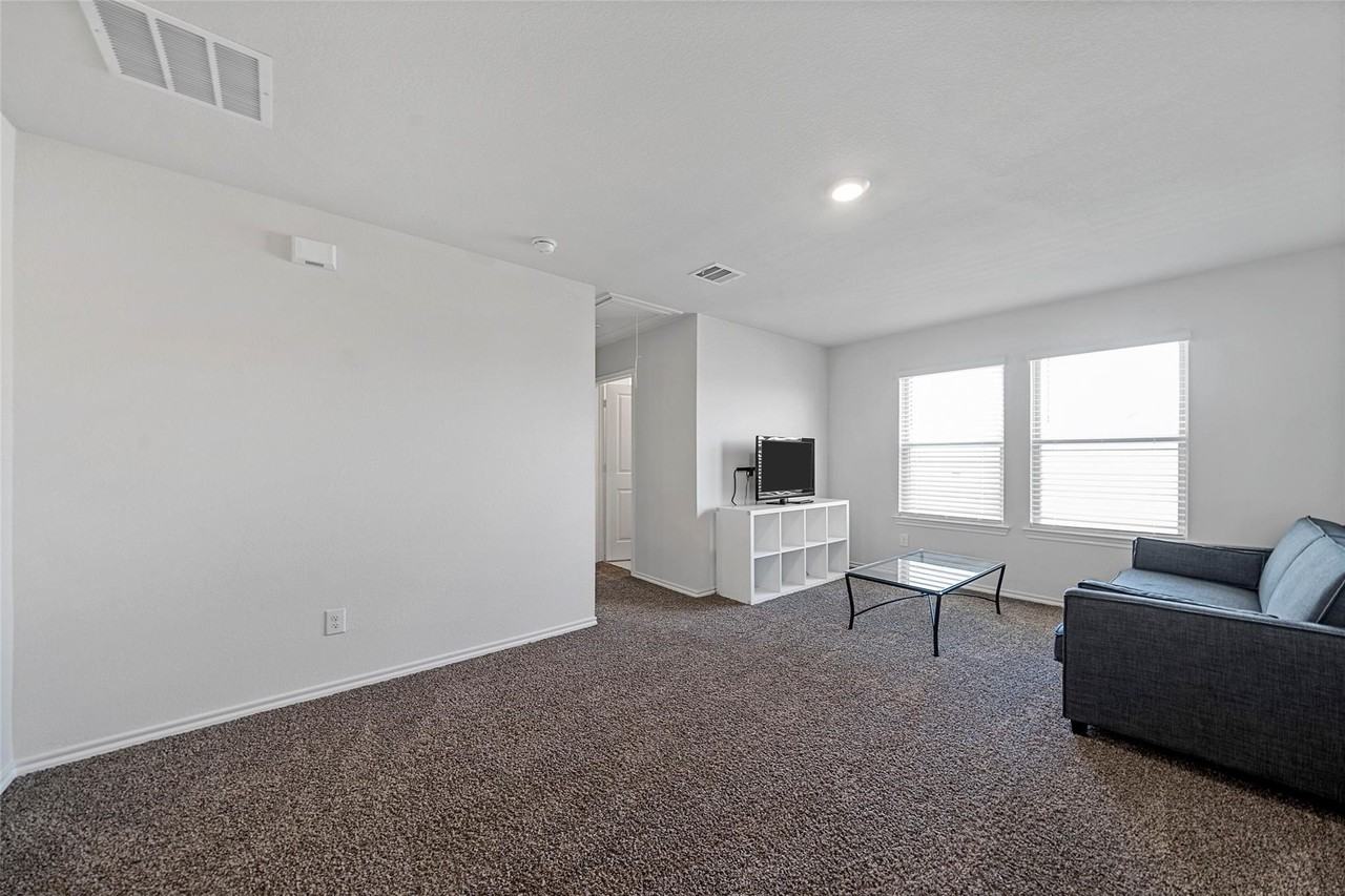 813 Cottonwood Way - Photo 5 of 38