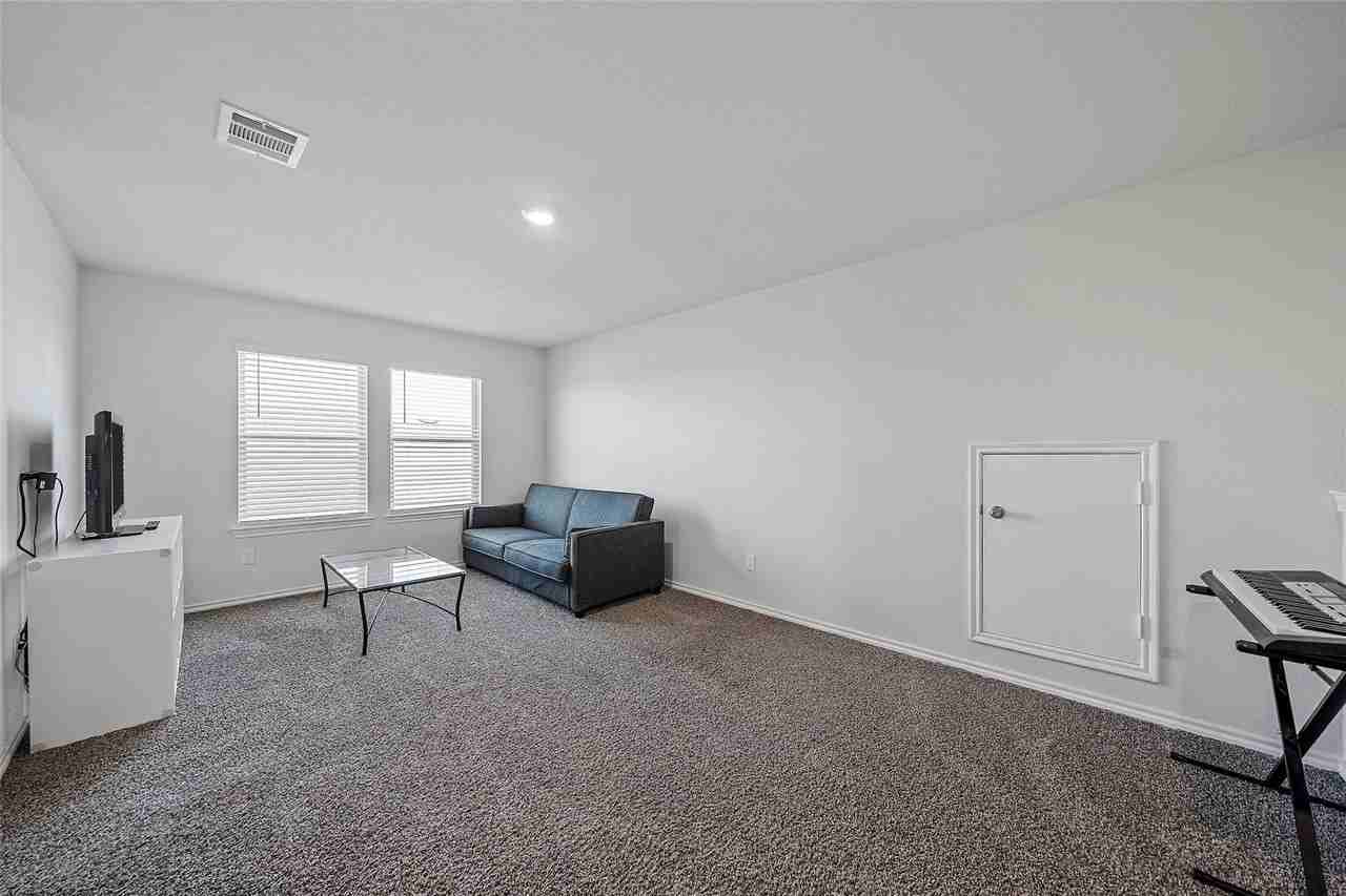813 Cottonwood Way - Photo 3 of 38