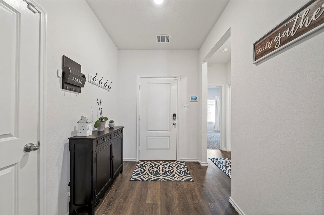 813 Cottonwood Way - Photo 6 of 38