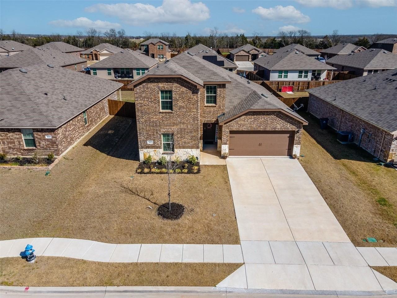 813 Cottonwood Way - Photo 2 of 38
