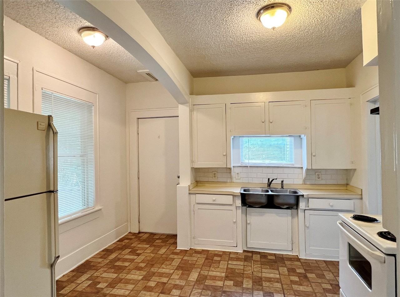 607 Woodbine Ave - Photo 3 of 9