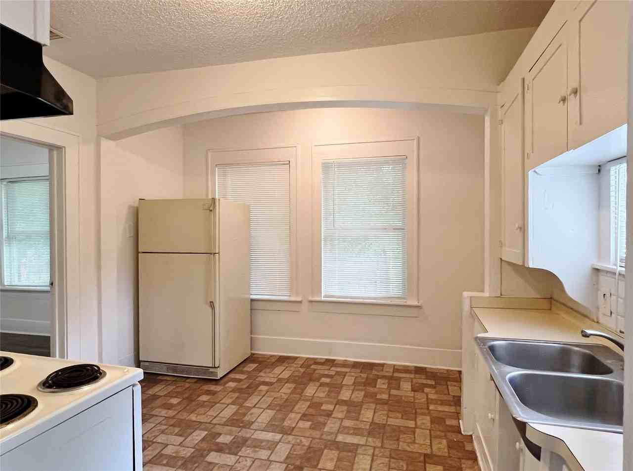 607 Woodbine Ave - Photo 4 of 9