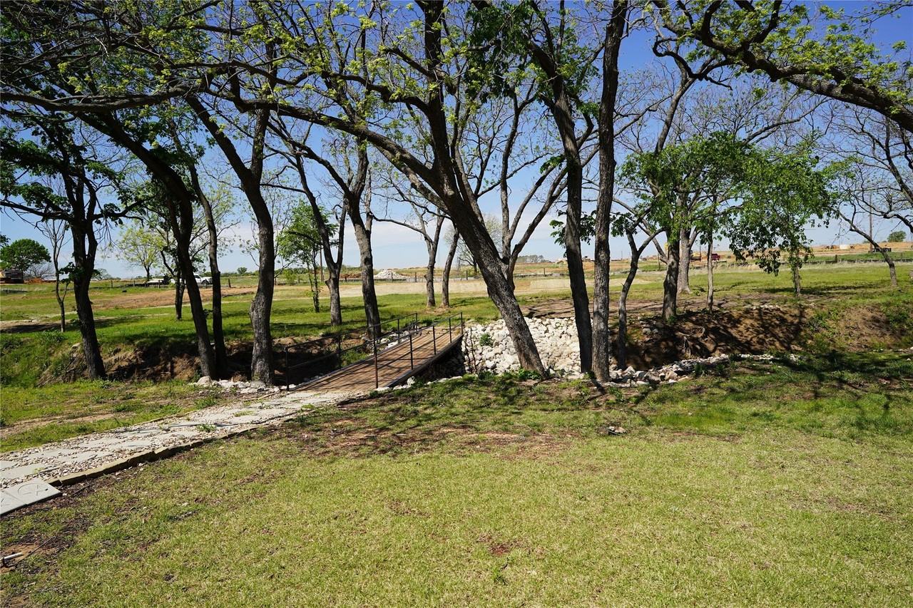 1382 Blackjack Rd E - Photo 4 of 6