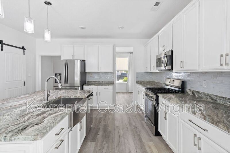 1415 Waltham Ln - Photo 4 of 23