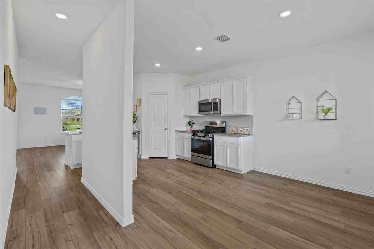 3028 Howerton Dr - Photo 4 of 29