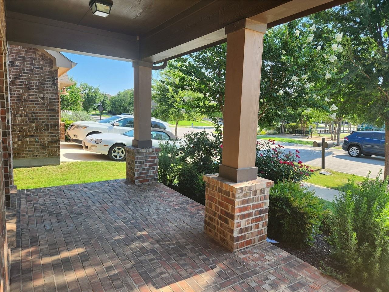 209 Meadows Dr - Photo 2 of 33