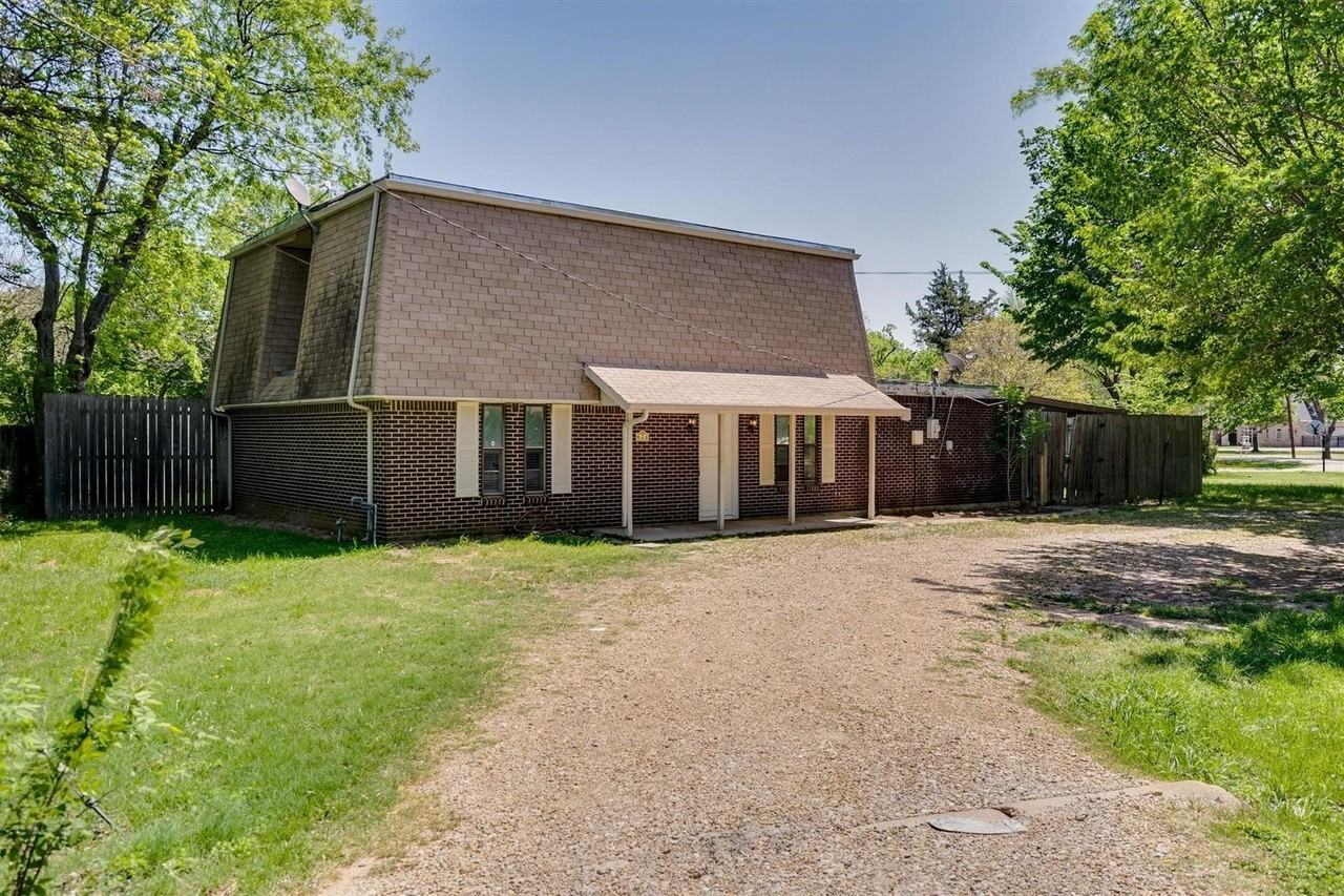 626 Arawe Cir W - Photo 2 of 25