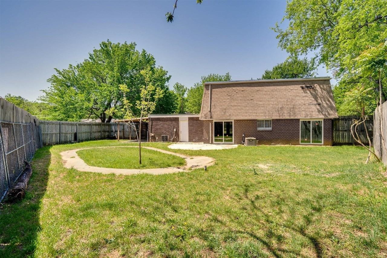 626 Arawe Cir W - Photo 3 of 25