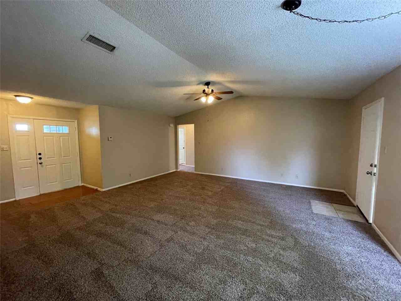 821 Loganwood Dr - Photo 4 of 14