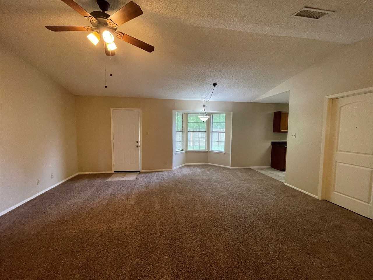 821 Loganwood Dr - Photo 6 of 14