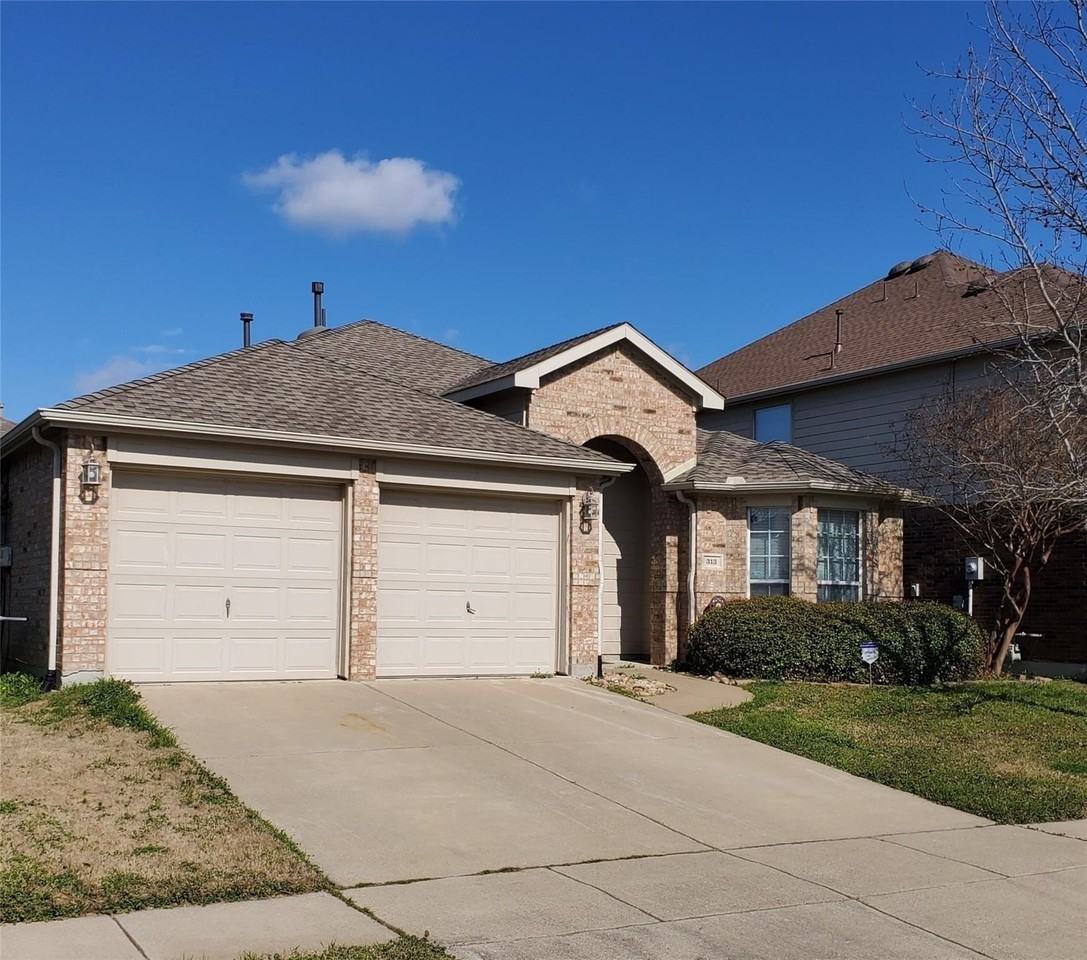 313 Magnolia Dr - Photo 2 of 13