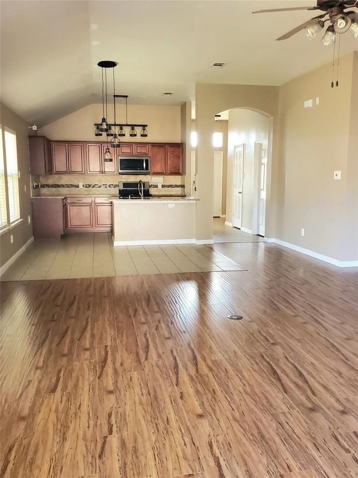313 Magnolia Dr - Photo 3 of 13
