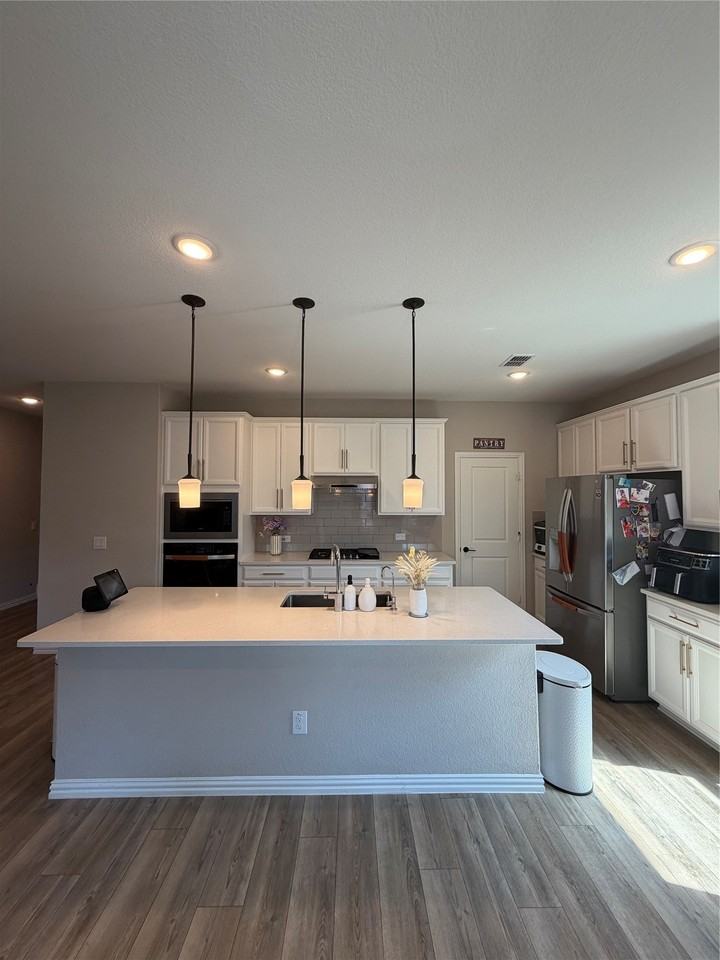 1300 Starling St - Photo 7 of 25